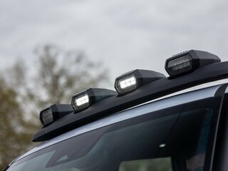 Рейлинги на крыше с дополнительным освещением