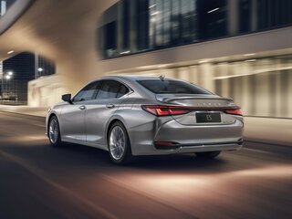 2025 Lexus ES 200 VII Рестайлинг 2, серый, 6199000 рублей, вид 4