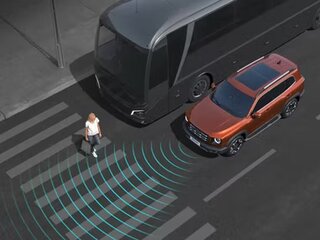 Автоматическая система торможения (AEB) с функцией распознавания пешеходов и велосипедистов