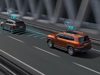 Адаптивный круиз - контроль (AAC) с функцией движения на малых скоростях