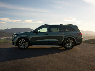 2026 Mercedes-Benz GLS 450 II (X167) Рестайлинг 2, зелёный, 18500000 рублей, вид 2