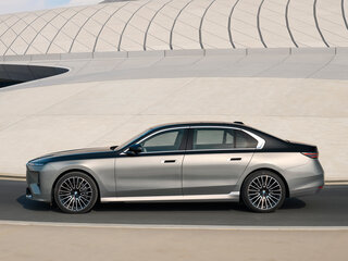 2026 BMW 7 серии 740 xDrive VII (G70) Рестайлинг, синий, 24190000 рублей, вид 2