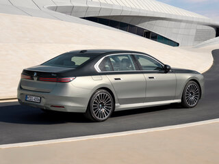 2026 BMW 7 серии 740 xDrive VII (G70) Рестайлинг, синий, 24190000 рублей, вид 5