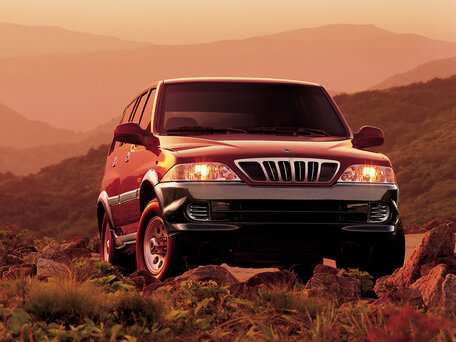 2002 SsangYong Musso I Рестайлинг, чёрный, 550000 рублей - вид 2