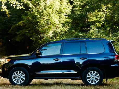 2015 Toyota Land Cruiser 200 Series Рестайлинг 2, чёрный, 6000000 рублей - вид 2