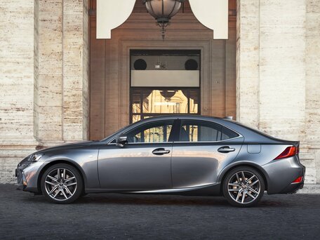 2018 Lexus IS 300 III Рестайлинг, синий, 2950000 рублей - вид 1