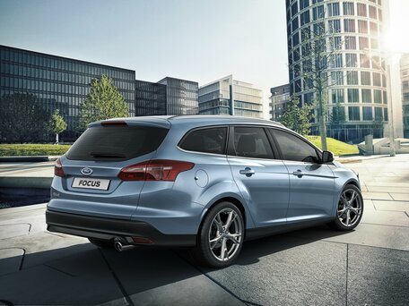 2016 Ford Focus III Рестайлинг, чёрный, 950000 рублей - вид 3
