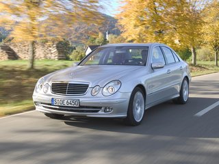 2005 Mercedes-Benz E-Класс 200 III (W211, S211), серебристый, 550000 рублей, вид 1