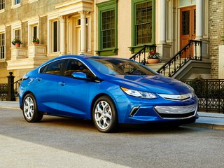 2017 Chevrolet Volt II, серебристый, 2200000 рублей, вид 1