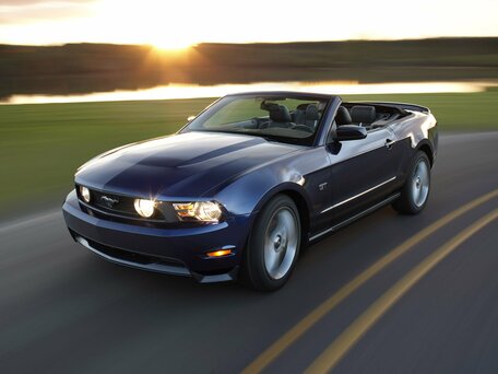 2009 Ford Mustang V Рестайлинг, чёрный