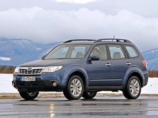 2011 Subaru Forester III Рестайлинг, серебристый, 1100000 рублей, вид 1