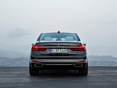 2017 BMW 7 серии Long 725Ld VI (G11/G12), чёрный, 3974000 рублей - вид 3