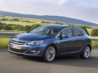 2013 Opel Astra J Рестайлинг, чёрный, 850000 рублей, вид 1