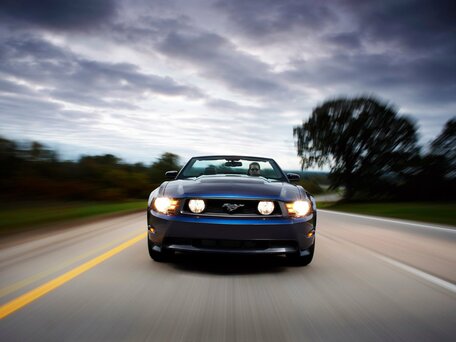 2009 Ford Mustang V Рестайлинг, чёрный - вид 3