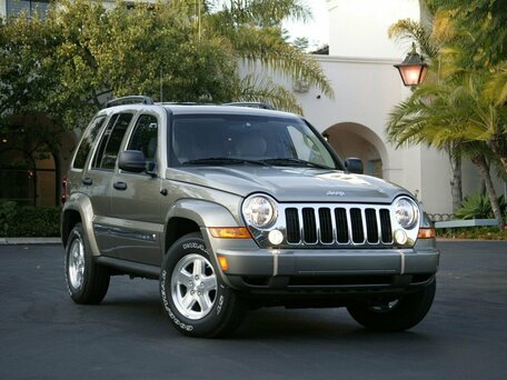 2003 Jeep Liberty (North America) I, серебристый, 500000 рублей