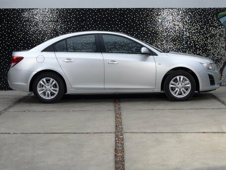 2013 Chevrolet Cruze I Рестайлинг, белый, 780000 рублей - вид 1
