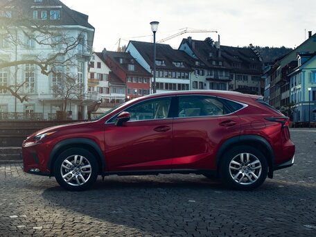 2017 Lexus NX 200 I Рестайлинг, белый, 3500000 рублей - вид 1