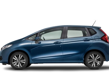 2018 Honda Fit III Рестайлинг, красный, 1250000 рублей - вид 1