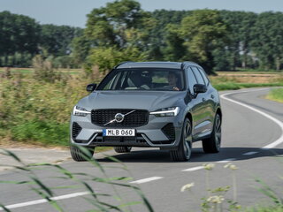 2025 Volvo XC60 II Рестайлинг, белый, 6305000 рублей, вид 3