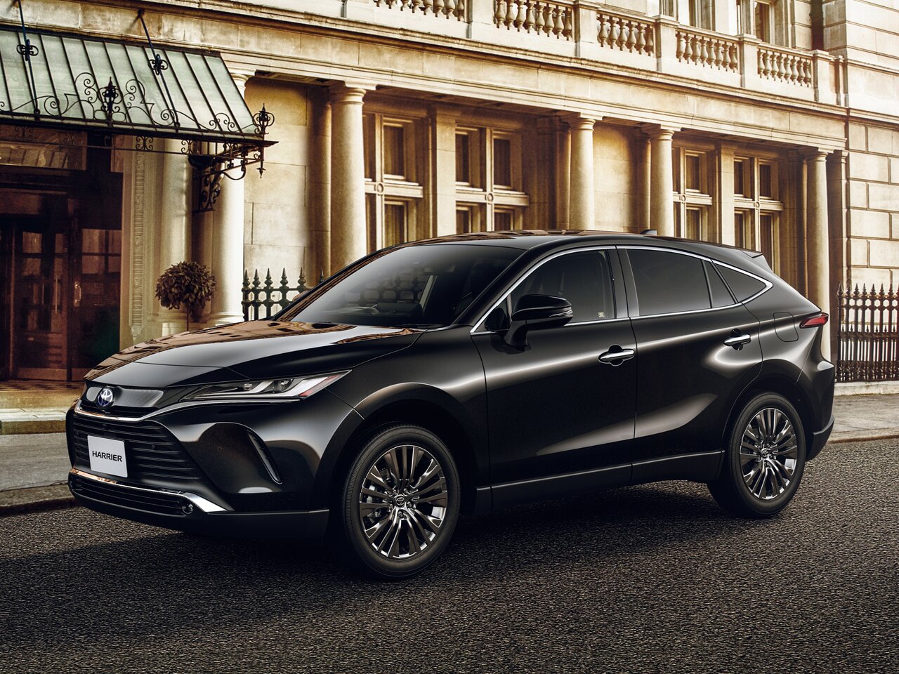 Toyota Harrier Основной вид