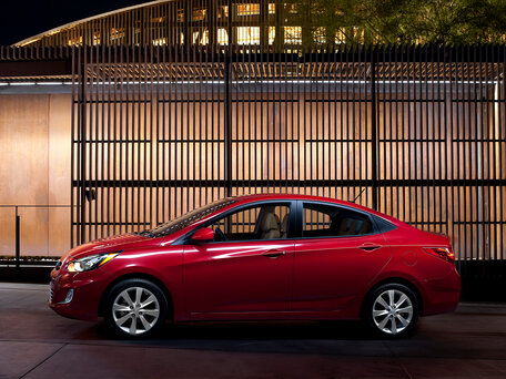 2011 Hyundai Accent IV, чёрный - вид 1