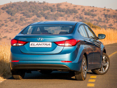 2015 Hyundai Elantra V (MD) Рестайлинг, белый - вид 3