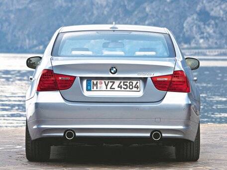 2010 BMW 3 серии 335i xDrive V (E90/E91/E92/E93) Рестайлинг, чёрный, 1400000 рублей - вид 3