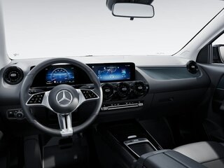 2025 Mercedes-Benz GLA 200 II (H247) Рестайлинг, белый, 5490000 рублей, вид 4