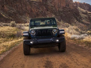 2025 Jeep Wrangler IV (JL) Рестайлинг, чёрный, 7990000 рублей, вид 3