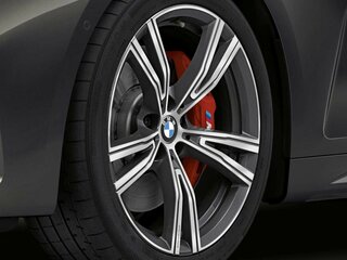 Тормозная система M Sport с суппортами красного цвета
