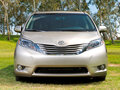 2015 Toyota Sienna III Рестайлинг, золотистый, 3500000 рублей - вид 2