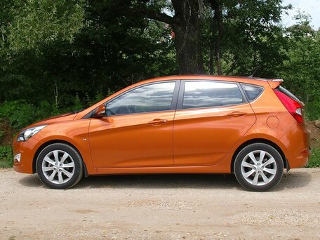 2014 Hyundai Solaris I Рестайлинг, белый, 1450000 рублей - вид 1