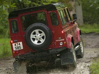 2013 Land Rover Defender 110 I Рестайлинг, зелёный, 7000000 рублей, вид 4