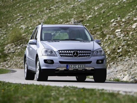2006 Mercedes-Benz M-Класс 350 II (W164), чёрный, 1450000 рублей - вид 2