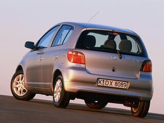 1999 Toyota Yaris I, серебристый, 170000 рублей, вид 4