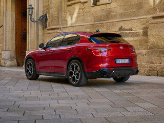 2025 Alfa Romeo Stelvio I Рестайлинг 2, чёрный, 8390000 рублей, вид 5