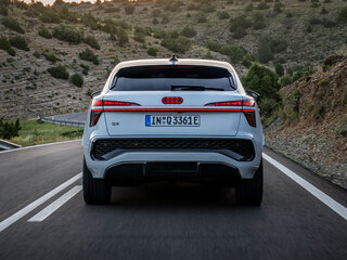 2026 Audi Q3 Sportback TFSI III (FJ), серый, 7499000 рублей, вид 4