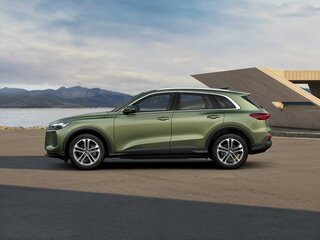 2026 Audi Q5 40 TFSI III (GU), зелёный, 6280000 рублей, вид 3
