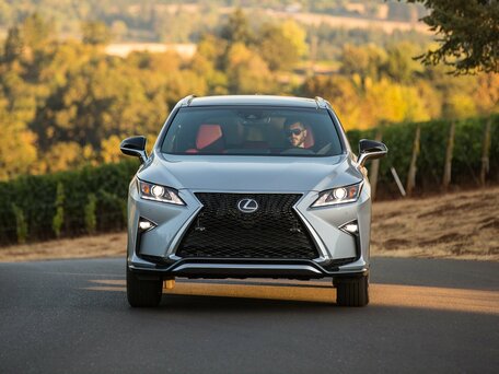 2017 Lexus RX 200t IV, белый, 4000000 рублей - вид 2