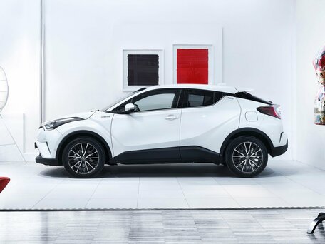 2018 Toyota C-HR I, чёрный, 2400000 рублей - вид 1