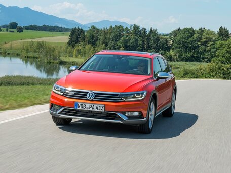 2017 Volkswagen Passat Alltrack B8, чёрный, 2828850 рублей - вид 2
