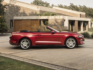 2022 Ford Mustang VI Рестайлинг, голубой, 7535000 рублей, вид 2