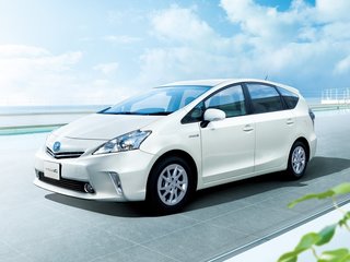 2014 Toyota Prius Alpha I (ZVW40/41), серебристый, 1550000 рублей, вид 1