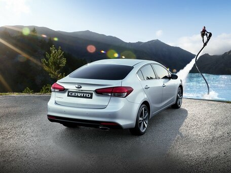 2017 Kia Cerato III Рестайлинг (Classic), белый, 820000 рублей - вид 3