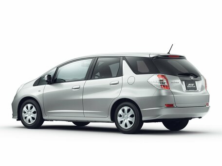 2013 Honda Fit Shuttle I Рестайлинг, белый, 1395000 рублей - вид 3