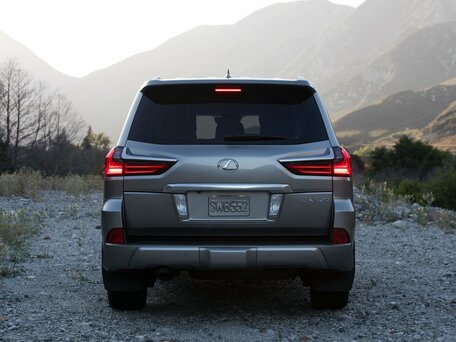 2018 Lexus LX 570 III Рестайлинг 2, серый, 11500000 рублей - вид 3