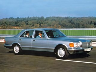 1981 Mercedes-Benz S-Класс 280 II (W126), серебристый, 600000 рублей, вид 1