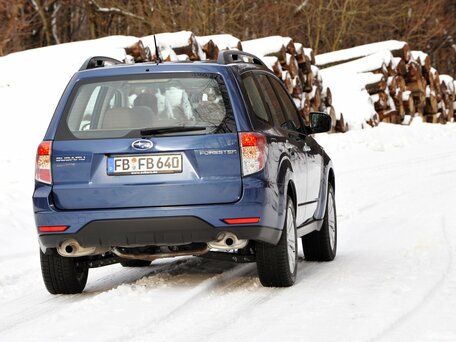 2011 Subaru Forester III Рестайлинг, серебристый, 1100000 рублей - вид 3