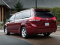 2011 Toyota Sienna III, чёрный, 2200000 рублей - вид 3