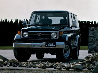 2004 Toyota Land Cruiser 70 Series, серебристый, 2250000 рублей, вид 1
